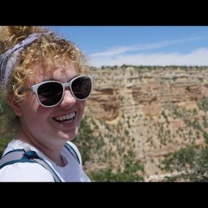 Meet your Posher, Danielle